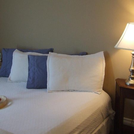 Country Encounters Accommodations Coleman Ruang foto