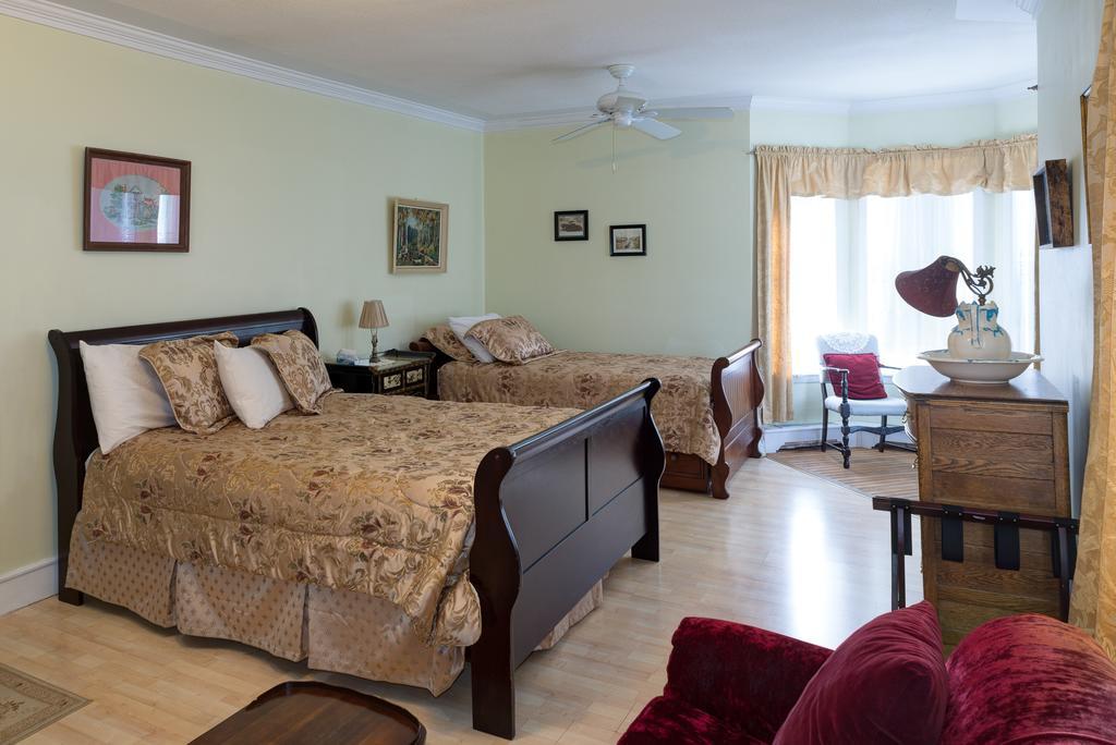 Country Encounters Accommodations Coleman Ruang foto