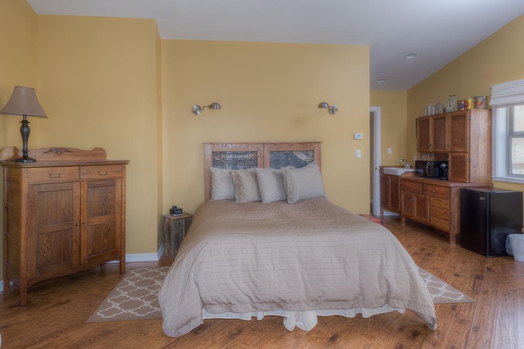 Country Encounters Accommodations Coleman Ruang foto