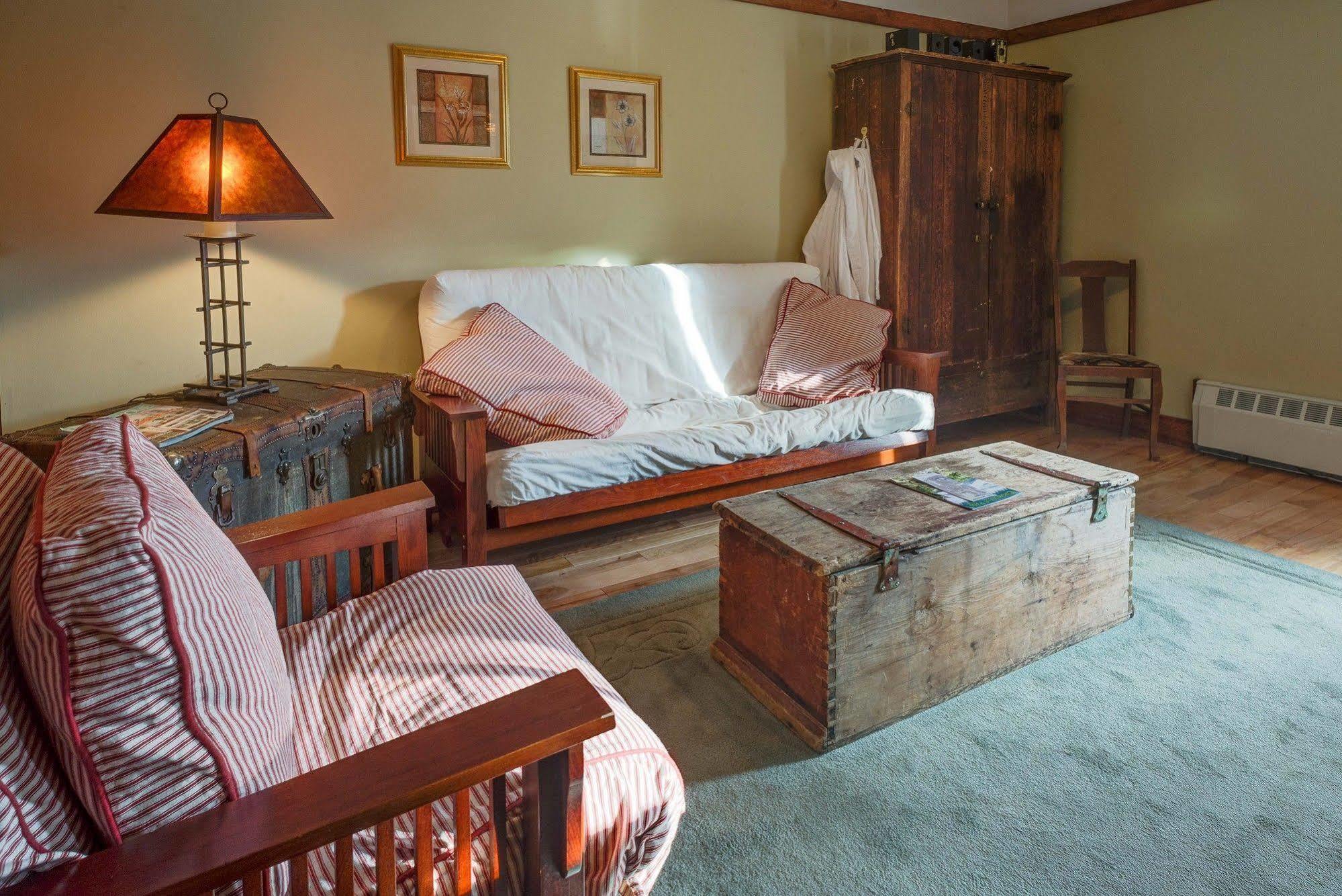Country Encounters Accommodations Coleman Bagian luar foto