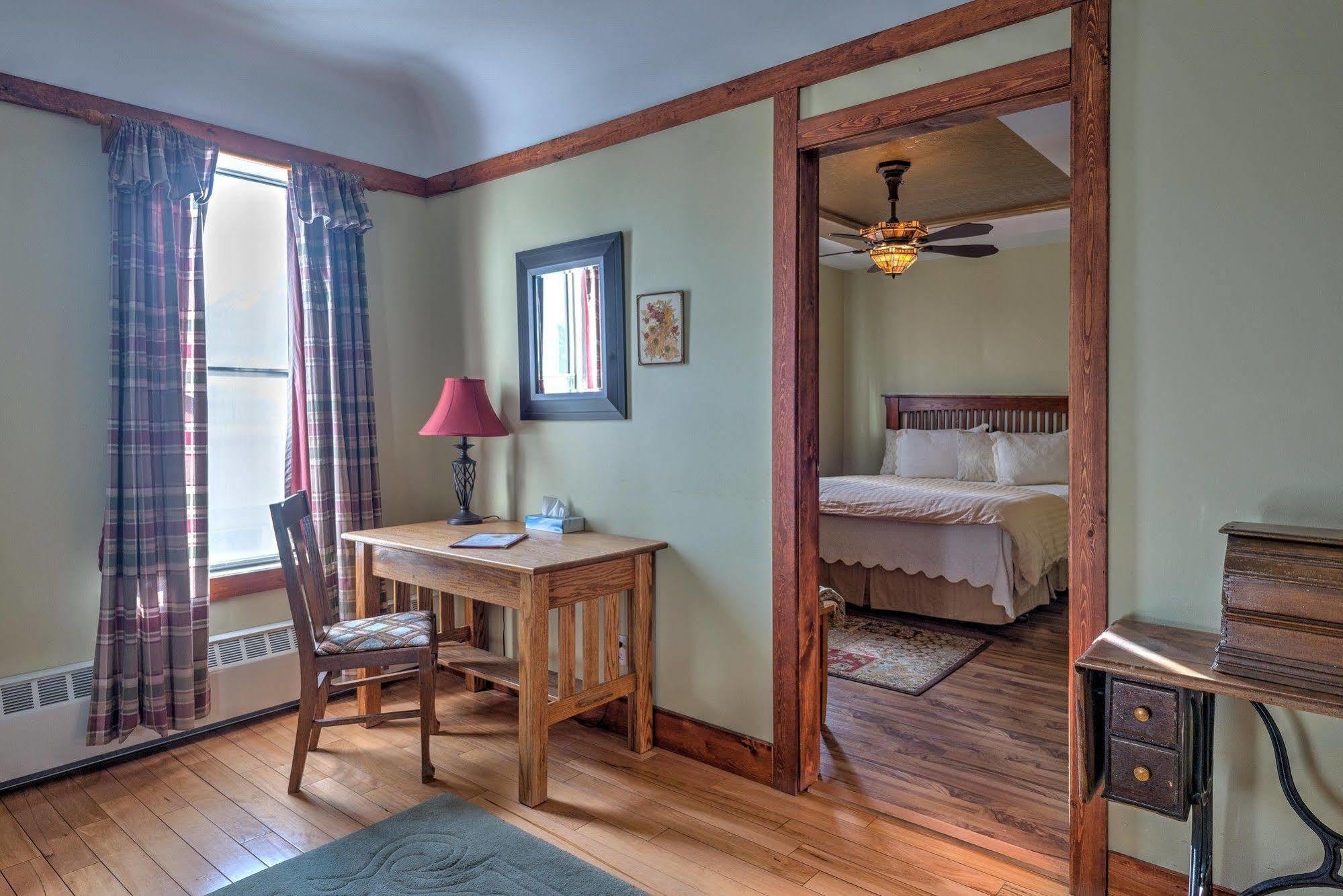 Country Encounters Accommodations Coleman Bagian luar foto