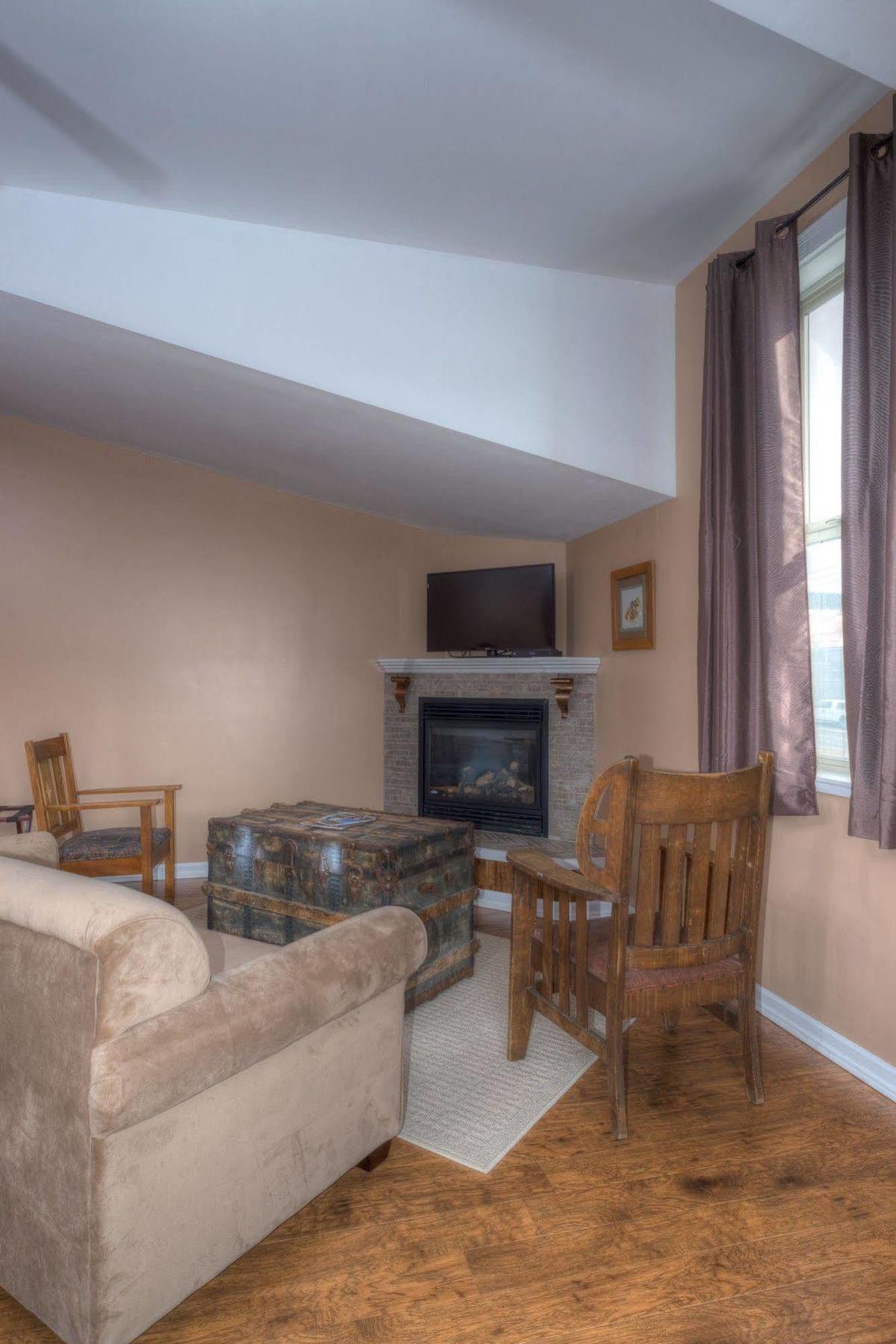Country Encounters Accommodations Coleman Bagian luar foto