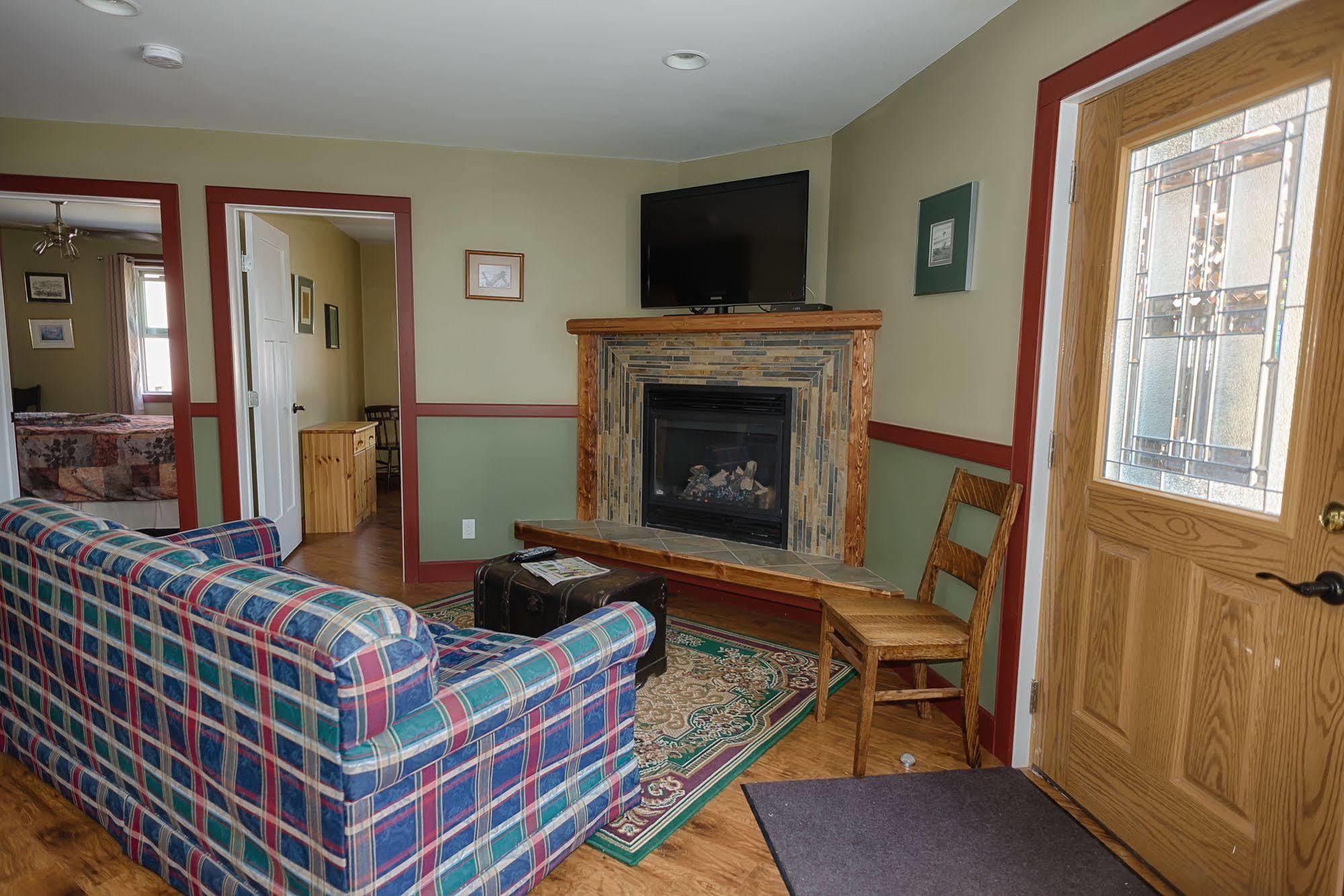 Country Encounters Accommodations Coleman Bagian luar foto