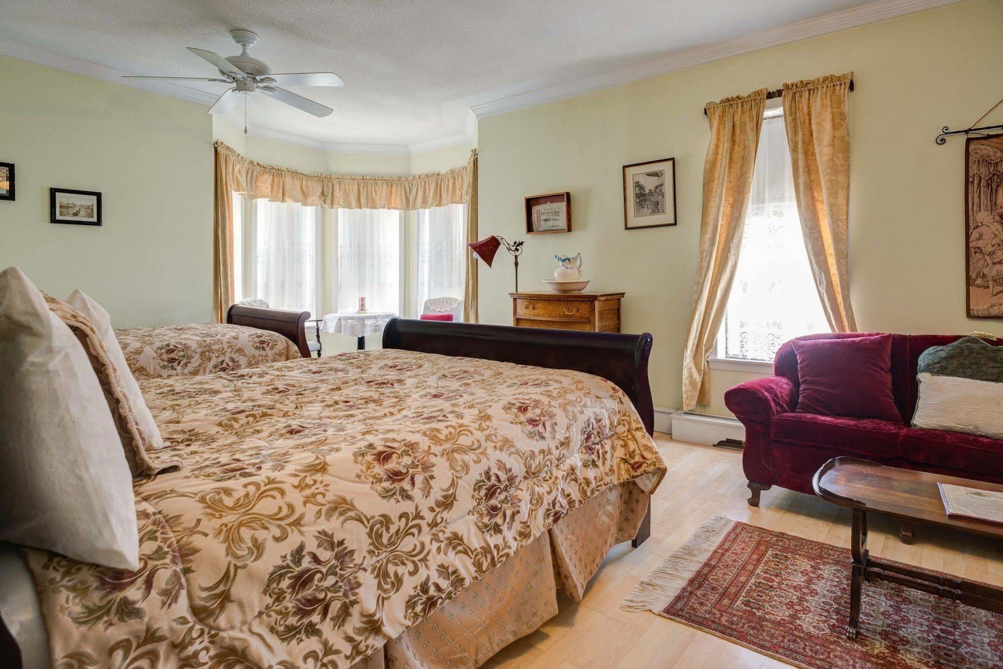 Country Encounters Accommodations Coleman Bagian luar foto