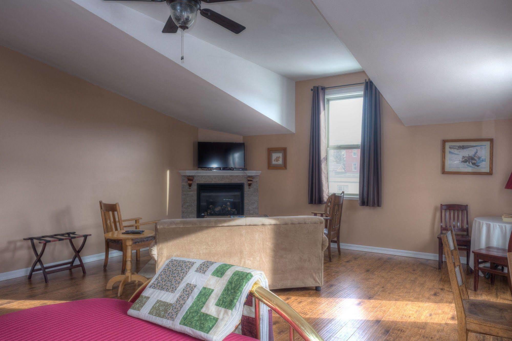 Country Encounters Accommodations Coleman Bagian luar foto
