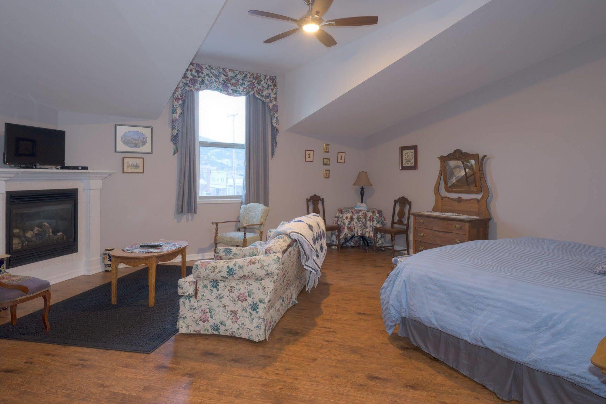Country Encounters Accommodations Coleman Bagian luar foto
