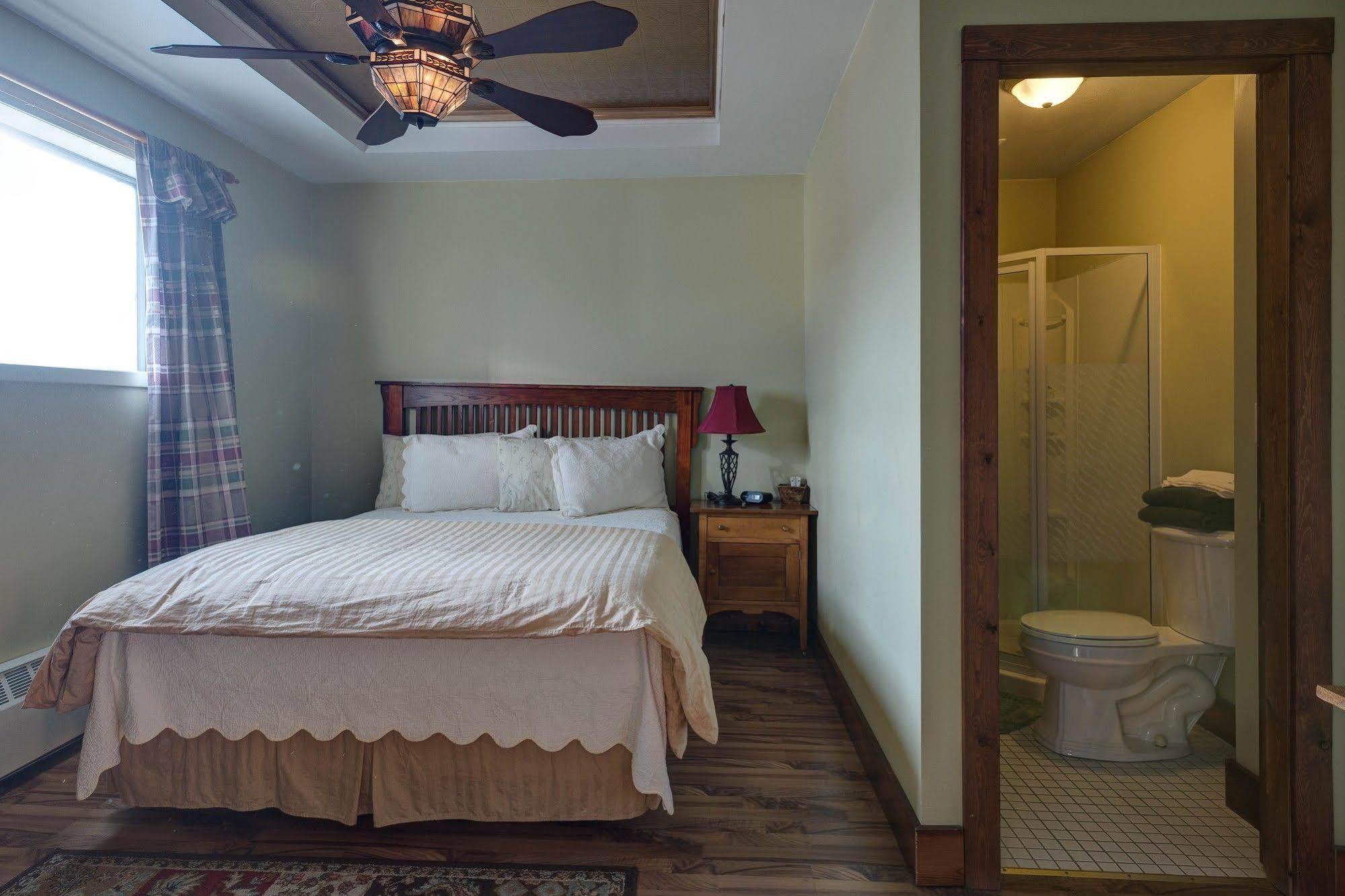 Country Encounters Accommodations Coleman Bagian luar foto