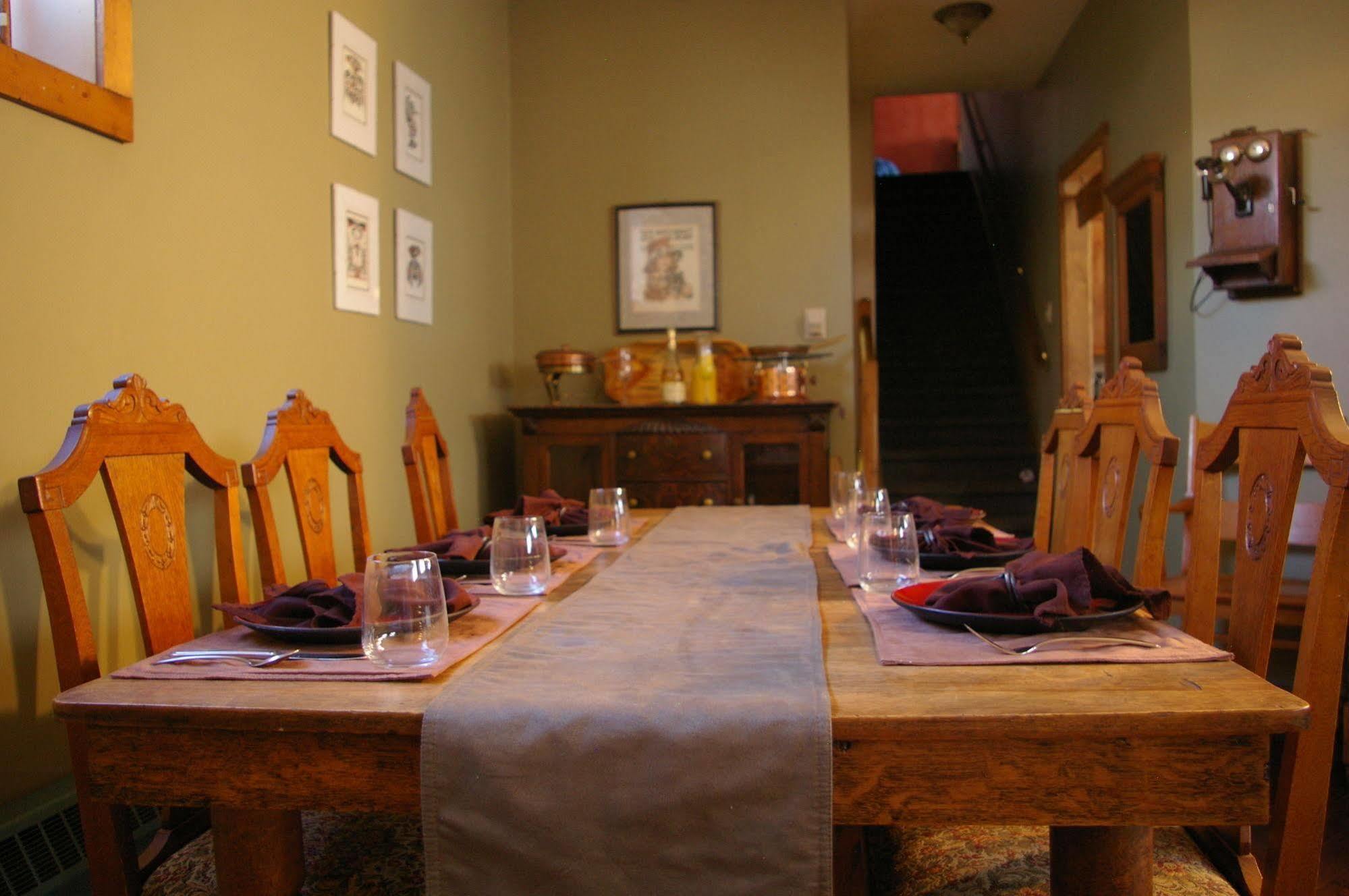 Country Encounters Accommodations Coleman Bagian luar foto